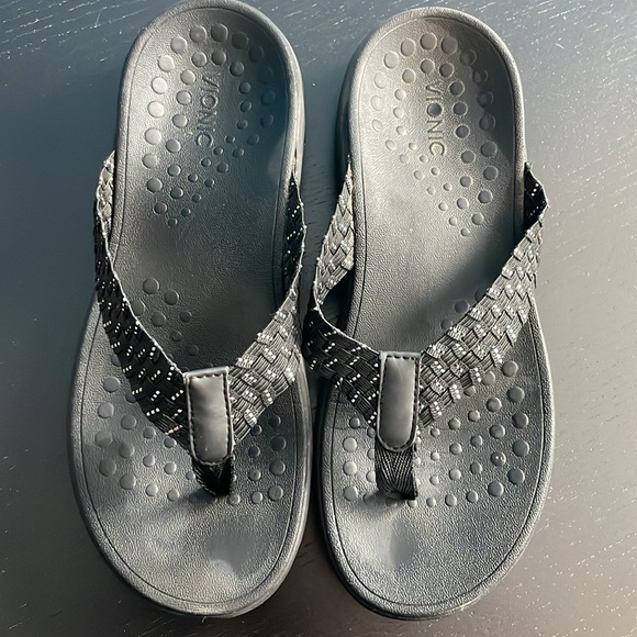 Vionic flip flop thong orthotic sandals. Ladies size 7 - Picture 2 of 3